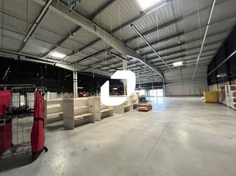 Locaux Commerciaux - A LOUER - 1 700 m² non divisibles 15583 77400 Thorigny sur marne