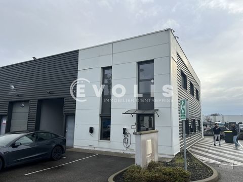 A vendre ou &agrave; louer - 300 m&sup2; non divisibles 590000 69680 Chassieu