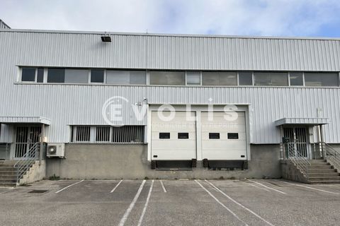 Local avec 2 quais A VENDRE - 1&nbsp;165 m&sup2; non divisibles 1076250 38070 Saint quentin fallavier