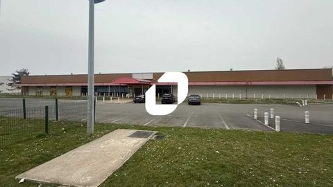 Locaux Commerciaux - A LOUER - 3 300 m² divisibles à partir de 150 m² 55000 77240 Vert saint denis