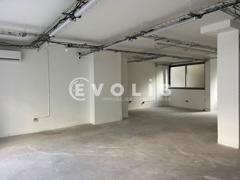 Locaux commerciaux - A LOUER - 245 m&sup2; non divisibles 5833 75013 Paris