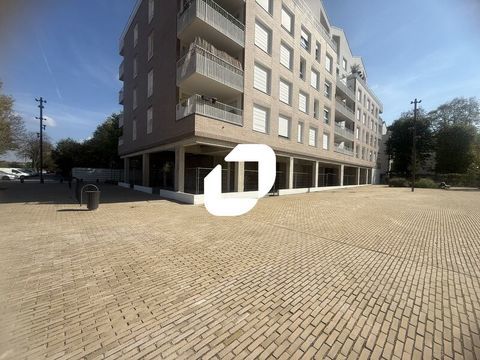 Locaux Commerciaux - A LOUER - 297 m² divisibles à partir de 100 m² 5940 93330 Neuilly sur marne