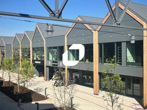 POLE MOTO : EMPLACEMENT STRATEGIQUE - 2 754 m² divisibles à partir de 451 m² 6657893 69200 Venissieux