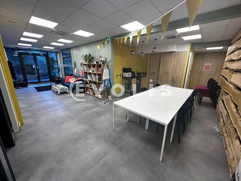 Bureaux - A LOUER - 166 m&sup2; non divisibles 5533 75011 Paris