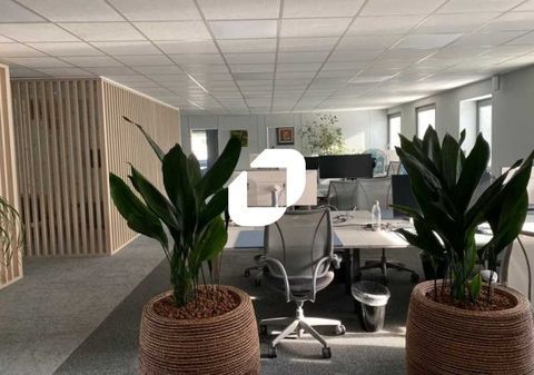 BUREAUX RENOVES - 304 m&sup2; divisibles &agrave; partir de 150 m&sup2; 940000 59290 Wasquehal