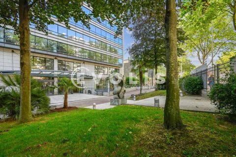 Bureaux - A LOUER - 72 m&sup2; non divisibles 1800 92120 Montrouge