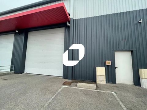 A PROXIMITE A43 - 341 m&sup2; non divisibles 2600 38070 Saint quentin fallavier