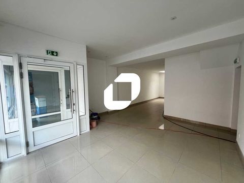 SITUATION IDEALE EN CENTRE VILLE - 98 m² non divisibles 890 59940 Estaires