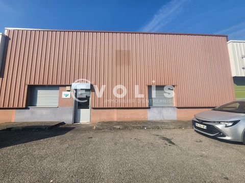 Locaux d'activit&eacute; - A LOUER - 374 m&sup2; non divisibles 2083 69500 Bron