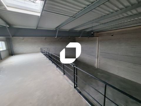 Locaux d'Activités - A VENDRE OU A LOUER - 301 m² non divisibles 353000 44140 Montbert