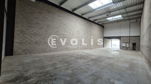 Locaux d'activit&eacute; - A LOUER - 838 m&sup2; divisibles &agrave; partir de 417 m&sup2; 8031 77600 Bussy saint georges