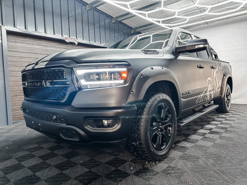 Dodge RAM 1500 Big Horn 5.7 V8 HEMI 401ch 4x4 * Noir Mat * Attelag 2020 occasion Lyon 69006