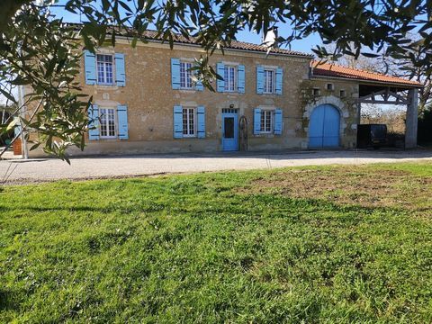   Maison a vendre en exlusivit� ! Propri�t� de 5 chambres avec d�pendances, piscine chauff�e et  jardin de 9000m2 dans un petit ha Maison - 8 pi�ce(s) - 280 m�