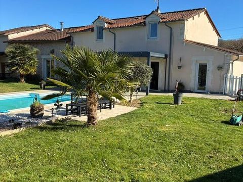   SAINT MARTIAL DE VALETTE Maison - 7 pi�ce(s) - 192 m�