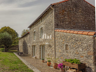  Propri�t�/ch�teau � vendre 6 pi�ces 351 m�