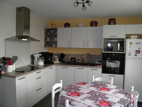   Maison individuelle enti�rement r�nov�e de103 M2 sur sous sol complet am�nag� , sur terrain arbor� 1200 M2 Maison - 4 pi�ce(s) - 103 m�