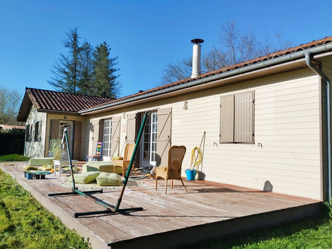   Maison de plain pied 111m2 avec 3 chambres, garage/d�pendance et terrain constructible Maison - 5 pi�ce(s) - 111 m�