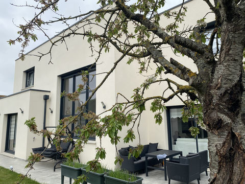   A VENDRE EN EXCLUSIVITE Maison contemporaine de plus de 200 m2   5 chambres   Caen est - Ne cherchez plus !!! Maison - 7 pi�ce(s) - 203 m�