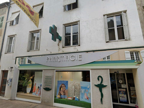 LOCAL COMMERCIAL CENTRE VILLE 190 M2. au total. 800 71110 Marcigny