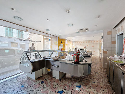 848 : Local commercial d'env 130m2. Magasin (50m2), d... 900 55500 Ligny en barrois