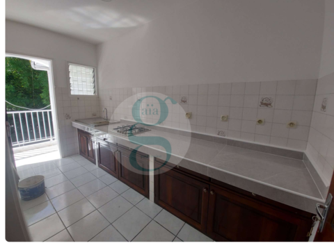   Appartement F3 r�nov� en plein coeur de Saint-Andr� Appartement - 3 pi�ce(s) - 64 m�