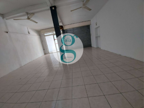 Local commercial env.80m2 - St Andr&eacute; - Colosse - Ideal restaurant - Emplacement strat&eacute;gique 2200 97440 Cambuston