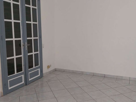 LOCAL PROFESSIONNEL  44m2 A LOUER - ST Andr&eacute; - Ville 1000 97440 St andre