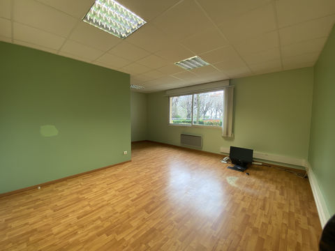 Local professionnel 110 m2   Quartier Montferrand   Clermont-Ferrand (63100) 250000 63100 Clermont ferrand