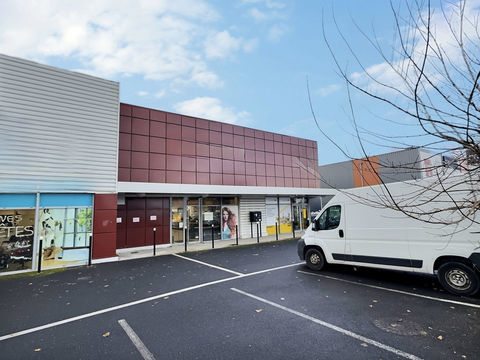 A LOUER LOCAL COMMERCIAL 353M2 ESPACE PREMIUM &Agrave; AUBI&Egrave;RE 4834 63170 Aubiere