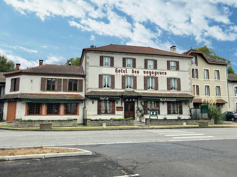 ANCIEN HOTEL RESTAURANT &Agrave; VERTOLAYE 22 chambres ( parc naturel Livradois/forez) 295000 63480 Vertolaye