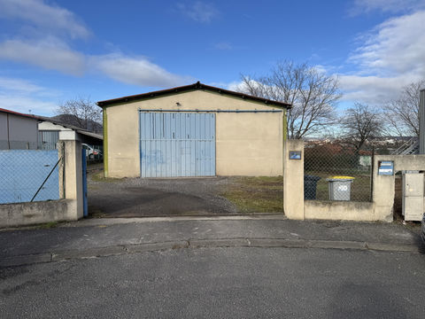 A LOUER ENTREP&Ocirc;T AVEC BUREAUX 200M2 &Agrave; ROMAGNAT 63540 2000 63540 Romagnat