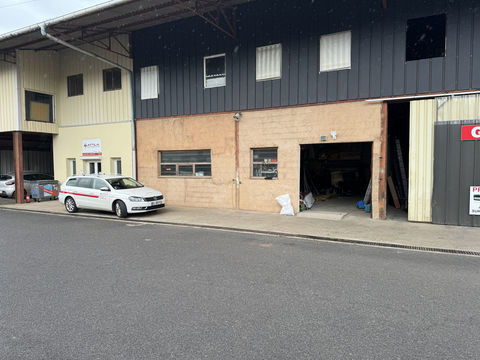 LOCATION LOCAL PROFESSIONNEL 210M2 &agrave; ISSOIRE 2000 63500 Issoire
