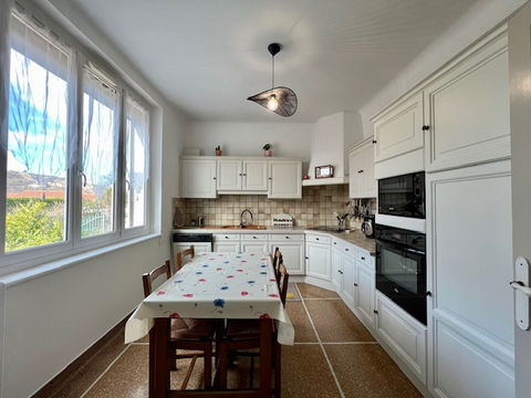   Grande maison familiale avec espaces ind�pendants, Vic-le-Comte (Longues), 63270 Maison - 6 pi�ce(s) - 138 m�