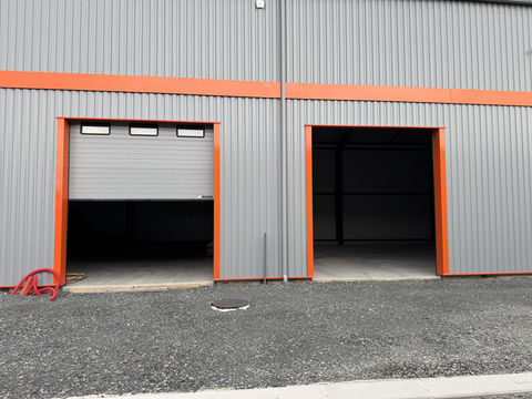 A LOUER ENTREP&Ocirc;T 400m2 03300 CREUZIER-LE-NEUF 2500 03300 Creuzier le neuf