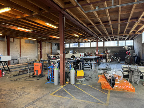 LOCAL PROFESSIONNEL BUREAU, STOCKAGE, ATELIER 450m2 (640m2 possible) 63100 CLERMONT-FERRAND LE BREZET 3000 63100 Clermont ferrand