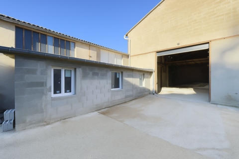 ENTREP&Ocirc;T ET BUREAUX DE 235m2 AGGLOM&Eacute;RATION DE VICHY ( ABREST 03200 219000 03200 Abrest