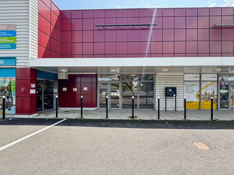 &Agrave; VENDRE LOCAL COMMERCIAL EMPLACEMENT PREMIUM &Agrave; AUBI&Egrave;RE 353m2 667800 63170 Aubiere