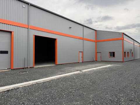 A LOUER ENTREP&Ocirc;T 200m2 03300. CREUZIER-LE-NEUF 1200 03300 Creuzier le neuf