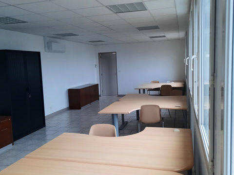 PLATEAU DE BUREAU DE 192m2 COURNON D'AUVERGNE 1490 63800 Cournon d auvergne