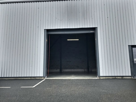 ENTREP&Ocirc;T DE 210m2 &agrave; RIOM 1700 63200 Riom