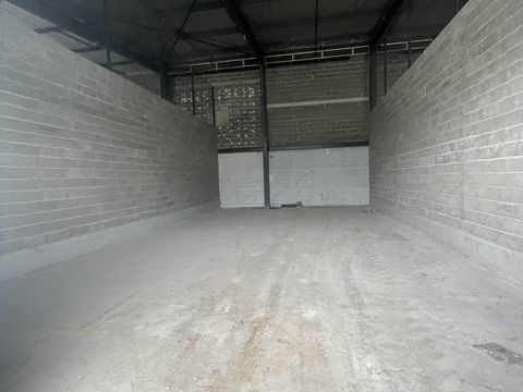 A LOUER ENTREP&Ocirc;T 97M2 &Agrave; MONTLU&Ccedil;ON 582 03100 Montlucon