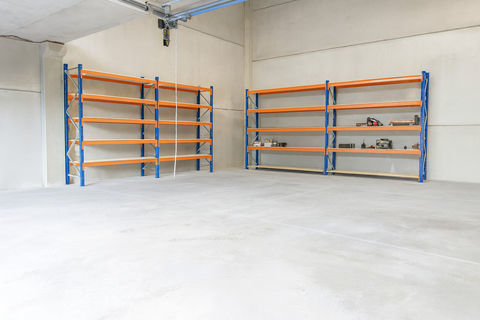 Local d'activit&eacute; &agrave; vendre &agrave; Vailhauqu&egrave;s   Opportunit&eacute; rare dans un environnement calme et dynamique 325000 34570 Vailhauques