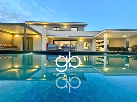   VILLA D'ARCHITECTE CONTEMPORAINE 325 M2   DOMAINE PRIV� HAUTS DE FONTANELLES   PISCINE   VUE PIN�DE Maison - 6 pi�ce(s) - 325 m�