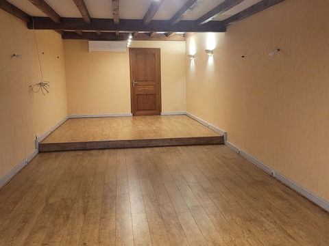 Local commercial / professionnel   81 m2 - centre de la commune 161000 69290 Grezieu la varenne