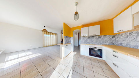   Girardi Immobilier vous pr�sente en exclusivit� cette charmante maison de 95 m2 sur 9 ares de terrain . Maison - 4 pi�ce(s) - 95 m�