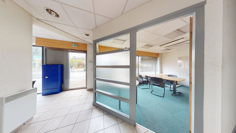 &Agrave; LOUER : Local Commercial de 158m2   Id&eacute;al pour Bureaux ou Activit&eacute; Professionnelle 2080 25600 Sochaux