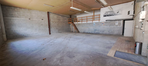 LOCAL D'ACTIVITE De 220 m2 1110 52100 St dizier