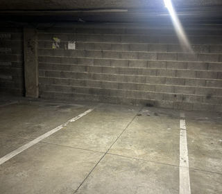  Parking / Garage � louer 