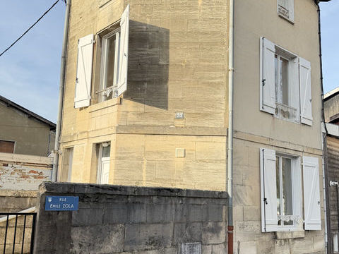   Maison avec cour Maison - 2 pi�ce(s) - 53 m�