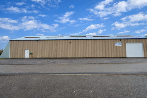 Entrep&ocirc;t de 520 m2 1400 52100 Villiers en lieu